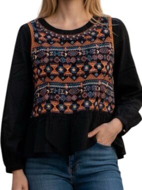**NWT** Savannah Jane Embroidered Top